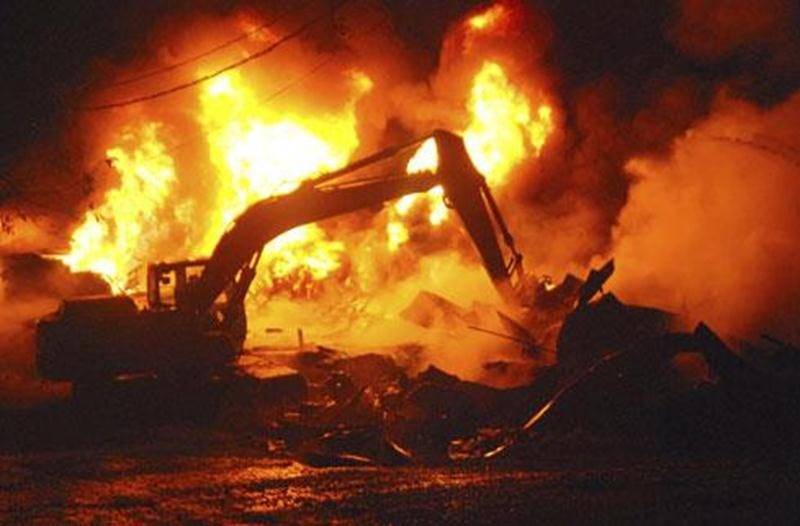 L'incendie a détruit complètement le premier bâtiment de la porcherie de la Ferme Fritsch. Un deuxième a été touché en partie.
