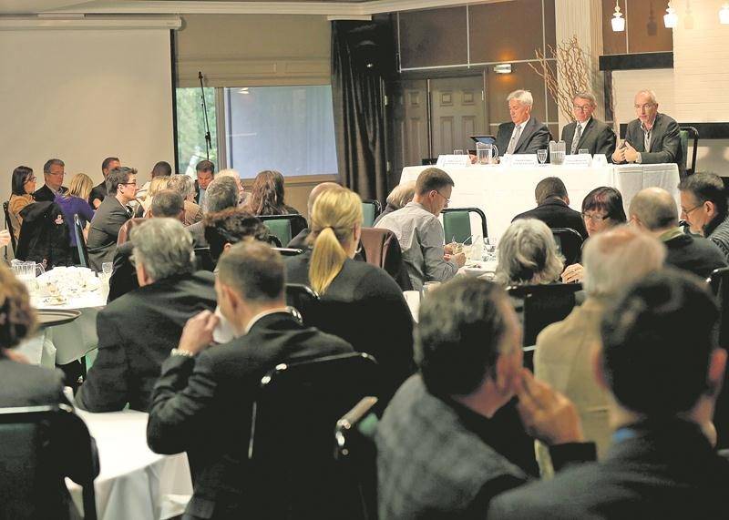 En 2013, le débat entre les candidats à la mairie de Saint-Hyacinthe - Gaston Vachon, Claude Corbeil et Pierre Rhéaume - avait réuni une centaine de personnes au Club de golf de Saint-Hyacinthe. Photothèque | Le Courrier ©