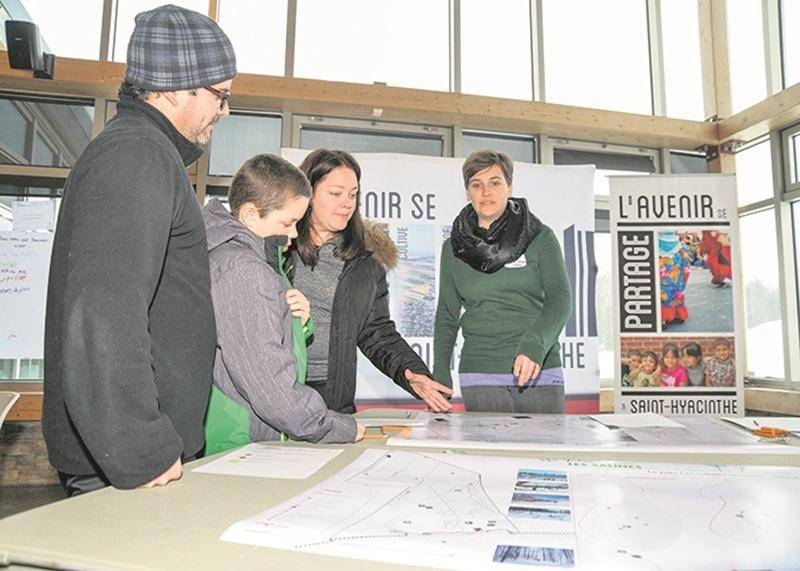 Le Centre d’écologie urbaine de Montréal a rencontré des utilisateurs du parc Les Salines le 10 février afin de sonder leurs opinions pour la Ville de Saint-Hyacinthe. Photo François Larivière | Le Courrier ©