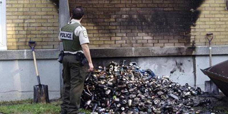 Un feu d'apparence criminelle s'est déclaré dans un cabanon contenant des canettes et des bouteilles dans la cour de l'école Notre-Dame-de-la-Garde à Saint-Hugues au cours de la nuit du 13 au 14 septembre. Les flammes ont endommagé une partie du mur de brique de l'établissement scolaire, sans toutefois que le brasier ne s'attaque au bâtiment plus durement. Le feu s'est consumé par lui-même en grande majorité, les pompiers n'ayant qu'à éteindre les dernières flammes. Les professeurs ont remarqué