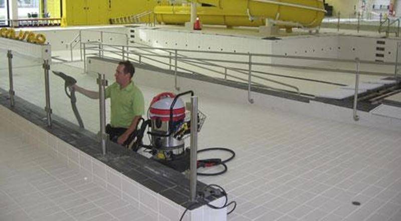 Jusqu’au 17 août, le Centre aquatique Desjardins et le secrétariat de la Corporation aquatique maskoutaine sont ouverts du lundi au vendredi de 8 h 30 à 18 h. Notez que le Service des loisirs continue de vous accueillir tout l’été du lundi au jeudi de 8 h 30 à 17 h et le vendredi de 8 h 30 à 13 h. Cependant, les périodes de bain libre intérieur sont suspendues jusqu’au 17 août dans le but de procéder à l’entretien annuel des bassins.