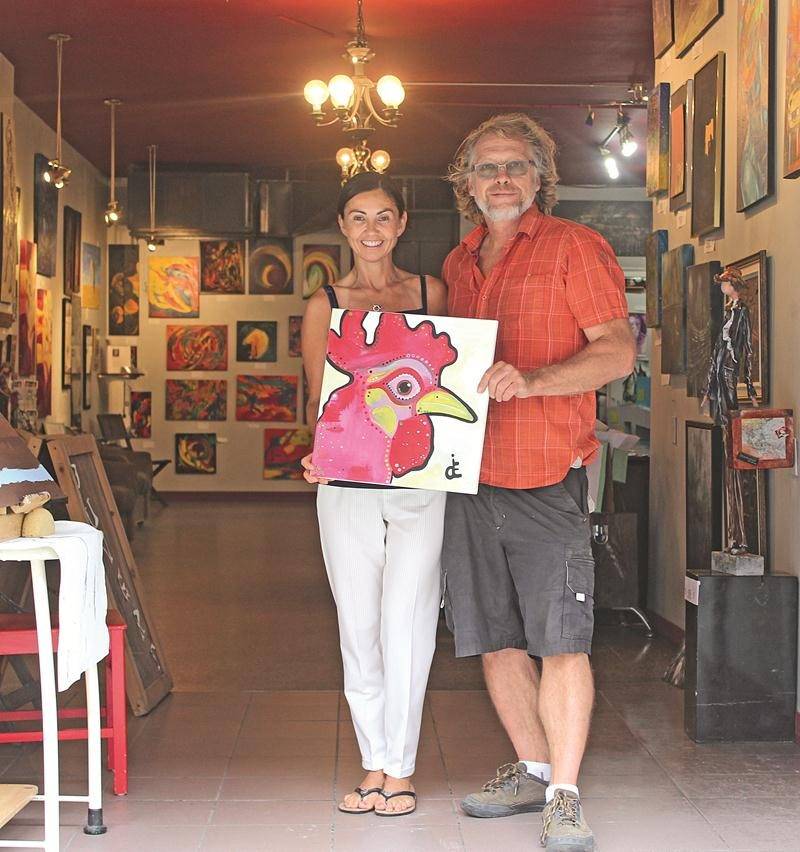 Chantal Soucy, députée de Saint-Hyacinthe, et Jeannot Caron, gestionnaire du 1855, Exposition collective, convient les citoyens à une épluchette de blé d’Inde gratuite et à un vernissage sous le thème« Saint-Hyacinthe, terre agricole » le 2 septembre.
