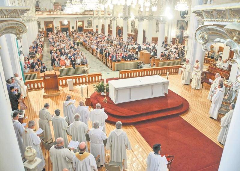 La cathédrale de Saint-Hyacinthe était bondée mercredi dernier pour rendre hommage à Mgr François Lapierre. Photo François Larivière | Le Courrier ©