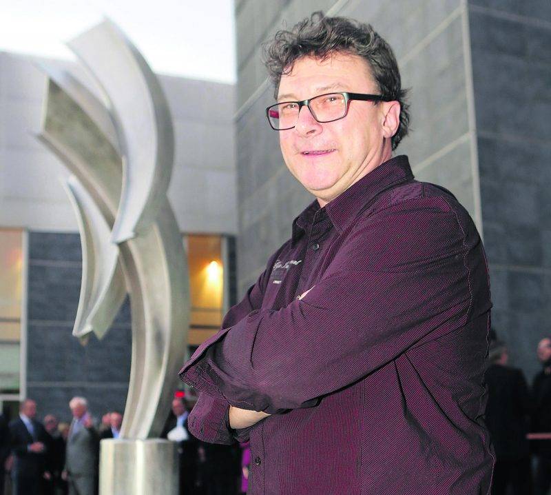 Claude Millette et son oeuvre Perséides à l’occasion du 20e anniversaire de la SDS de Saint-Hyacinthe et de l’inauguration du Jardin Groupe Sylvestre-Lafontaine. Photo Robert Gosselin | Le Courrier ©