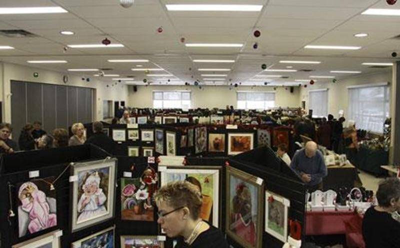 Plus de 40 artistes et artisans de la région vous invitent à venir les rencontrer et découvrir leurs talents. Bijoux, ferronnerie d’art, peintures, sculptures, etc. Trouvez le cadeau idéal à l’approche de Noël! Ils seront présents au Centre communautaire Bourg-Joli (2520, av. Sainte-Catherine) les 3 et 4 décembre de 10 h à 17 h. Entrée gratuite. Infos : 450 799-5239 ou visitez le site <a href=