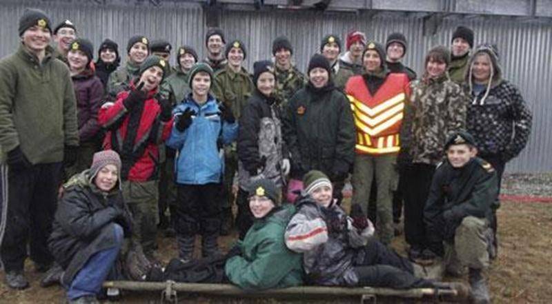 Le Corps de Cadets de Saint-Hyacinthe enseigne de belles valeurs à nos jeunes de 12 à 18 ans : sens du civisme, respect des autres, altruisme, leadership, survie et débrouillardise. En dehors de leurs soirées d’instruction du lundi soir, les Cadets acceptent volontiers de donner un coup de main lors d’événements tels la Guignolée, le souper homards du Club Optimiste Douville, le Rendez-vous des papilles et la fête citoyenne Saint-Hyacinthe en blanc. Les jeunes garçons et filles qui aimeraient se