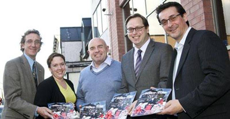 :La Société de développement commercial du centre-ville de Saint-Hyacinthe vient de lancer son populaire magazine du temps des fêtes. Il renferme quantité d'idées-cadeaux originales qui sauront sans aucun doute attirer de nombreux consommateurs dans les commerces du centre-ville d'ici Noël. En collaboration avec DBC Communications, le magazine a été distribué par l'entremise du publi-sac. On reconnaît, de gauche à droite, Guillaume Bédard, directeur de la publicité au Courrier de Saint-Hyacinthe