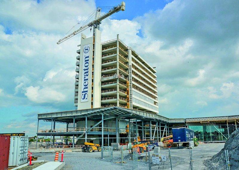 Le futur hôtel Sheraton de Saint-Hyacinthe prend forme puisque 14 étages sur 17 ont été érigés. Photo François Larivière | Le Courrier ©