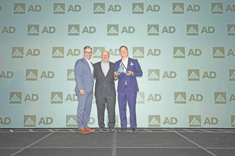 Christian Grenier et Mathieu Legris, les deux dirigeants de Maska Électrique, division Electrimat, ont reçu le prix Performance remis au Membre AD ayant la plus forte croissance au Canada lors du gala de l’industrie de l’électricité de Affiliated Distributors tenu à Dallas.