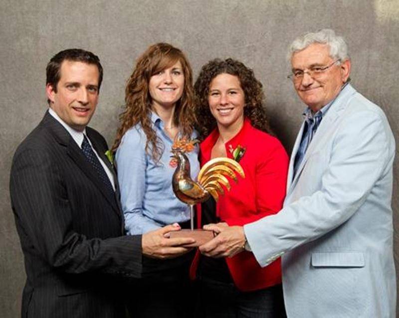 Dans l'ordre habituel, Pierre Gilles Gauvin, directeur général du Holiday Inn Express & Suites Saint-Hyacinthe; Elizabeth Verdon, chargée de projets du Groupe Robin; Nellie Robin, présidente du Holiday Inn Express & Suites Saint-Hyacinthe; et Réjean Parent, membre du conseil d’administration de Tourisme Montérégie.