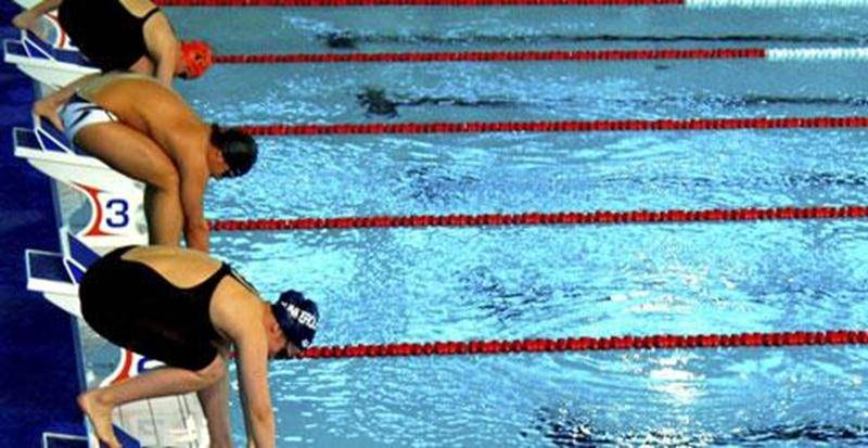 Les 1<sup>er</sup>, 2 et 3 mars, se tiendra le Championnat provincial Junior et Senior regroupant les meilleurs nageurs de la province âgés de 15 ans et plus. On y verra tous les styles de nage : papillon, dos crawlé, brasse et crawl (style libre) sur des distances variées, de même que des courses et des courses à relais. Une compétition relevée où vous serez témoin de l’agilité et de l’endurance des athlètes. À noter que les périodes de bain libre sont annulées dans le bassin compétitif pendant