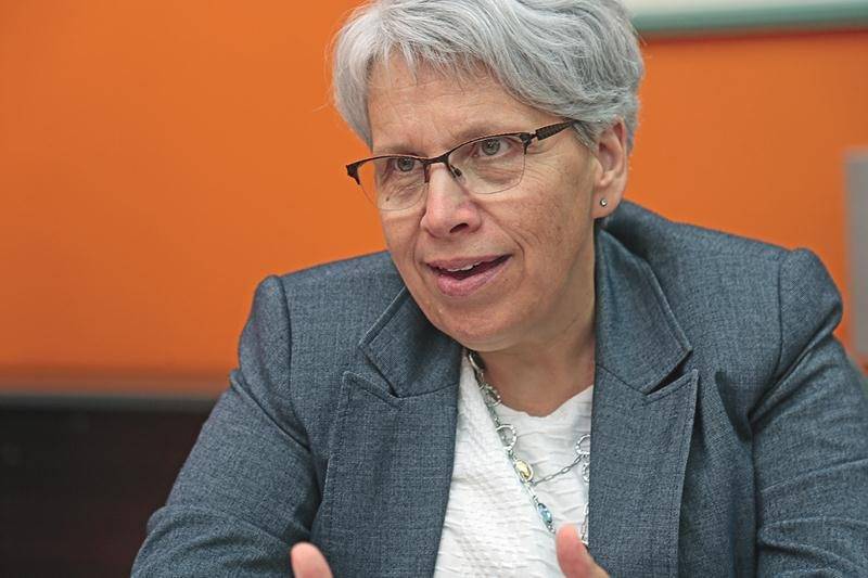 Pour Brigitte Sansoucy, que le gouvernement se contente d’être en faveur de la gestion de l’offre n’est pas suffisant. Elle réclame un « engagement clair » de la part de Justin Trudeau. Photo Robert Gosselin | Le Courrier ©