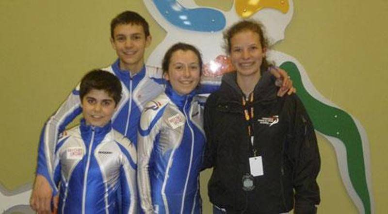 Les meilleurs patineurs de 11 à 15 ans du Québec, de l'Ontario et des provinces maritimes étaient réunis à Sherbrooke, du 23 au 25 mars, pour le championnat de l'Est. Le club de patinage de vitesse de Saint-Hyacinthe y a envoyé trois patineurs, qui ont tous performé de façon exceptionnelle. Du côté junior féminin, Sarah Bernard a été triple médaillée de bronze au 400, au 1 500 et au 3 000 mètres, en plus de décrocher l'argent au relais. Son coéquipier Francis Dumouchel n'a pas été en reste avec