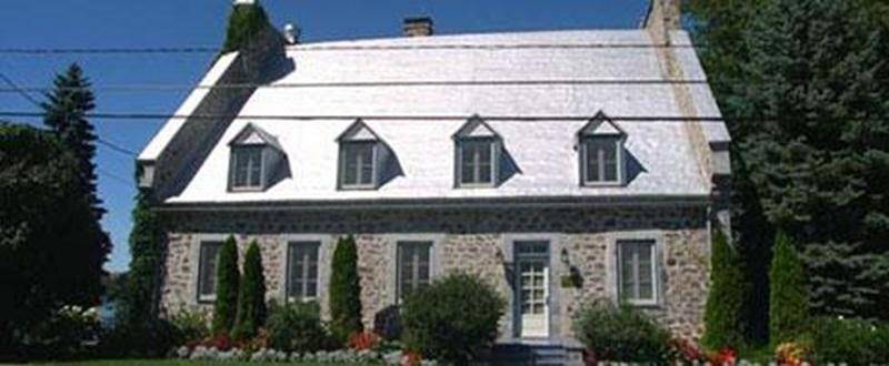 Québec versera une aide financière de 143 400 $ pour la restauration de la maison François-Cherrier, classée immeuble patrimonial en vertu de la Loi sur le patrimoine culturel. Située à Saint-Denis-sur-Richelieu, elle a été reconnue en 1980, puis classée en 2012. Il s'agit d'une habitation d'inspiration française et d'influence urbaine construite au début du XIX esiècle. Le projet, estimé à 360 000 $, concerne, entre autres, la restauration de la maçonnerie de pierre de même que la galerie en