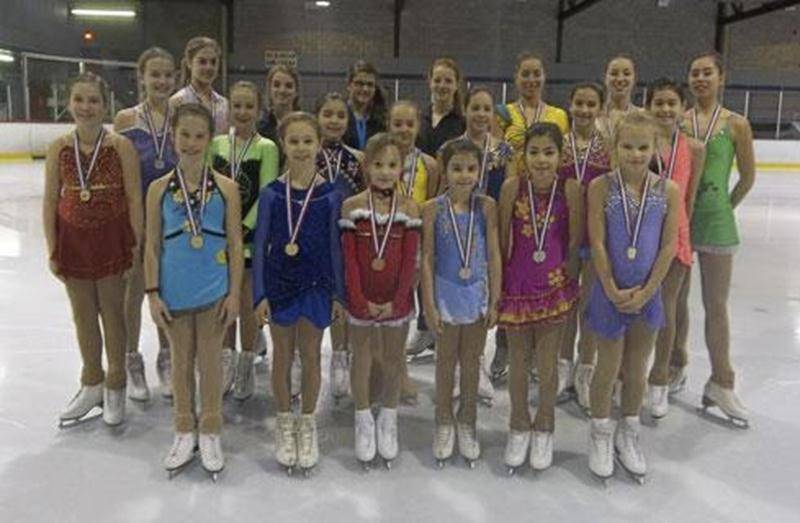 Lors de la compétition Invitation Gérard Allard qui a eu lieu à Granby en novembre, un total de 27 médailles ont été remportées par les patineuses du Club de patinage artistique. Médaillées d'or : Chloé Simoneau débutant, Coralie Guerin débutant, Marilou Cantwell débutant, Alysson Béliveau pré-préliminaire, Valérie Archambault pré-juvénile moins de 11 ans, Joanie Boucher débutant, Marie-Pier Savary senior argent, Eugénie Létourneau Lanteigne novice long, Sarah Bousquet or et Félixia Boucher or a