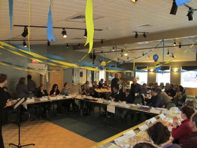 Le vendredi 6 avril, le club Toastmasters Le Maskoutain a célébré sa 300 e rencontre. Toastmasters International permet d'apprendre à développer vos habiletés en communication et en leadership. Vous êtes cordialement invités à venir assister aux rencontres régulières, tous les vendredis, de 6 h 55 à 8 h 30. La rencontre du vendredi 27 avril sera plus spécialement dédiée aux invités. Les rencontres ont lieu au restaurant Lussier, à Saint-Hyacinthe. Informations et réservations : Guillaume Moussea