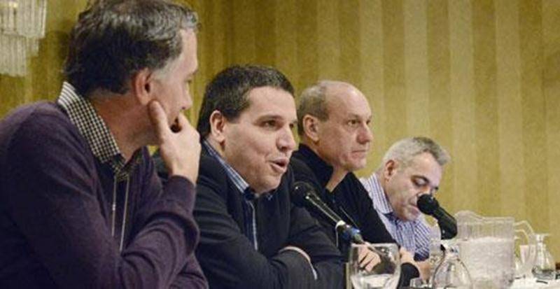 Comment gagner la confiance des sources confidentielles et ne pas la trahir? Dans le cadre du congrès annuel de la Fédération professionnelle des journalistes du Québec, qui a réuni plus de 600 journalistes à Saint-Sauveur le week-end dernier, on avait demandé à « trois pros du journalisme d'enquête » de livrer une conférence traitant des dessous des sources confidentielles. À cette occasion, le rédacteur en chef du Courrier de Saint-Hyacinthe, Martin Bourassa, a partagé la même tribune qu'Alain