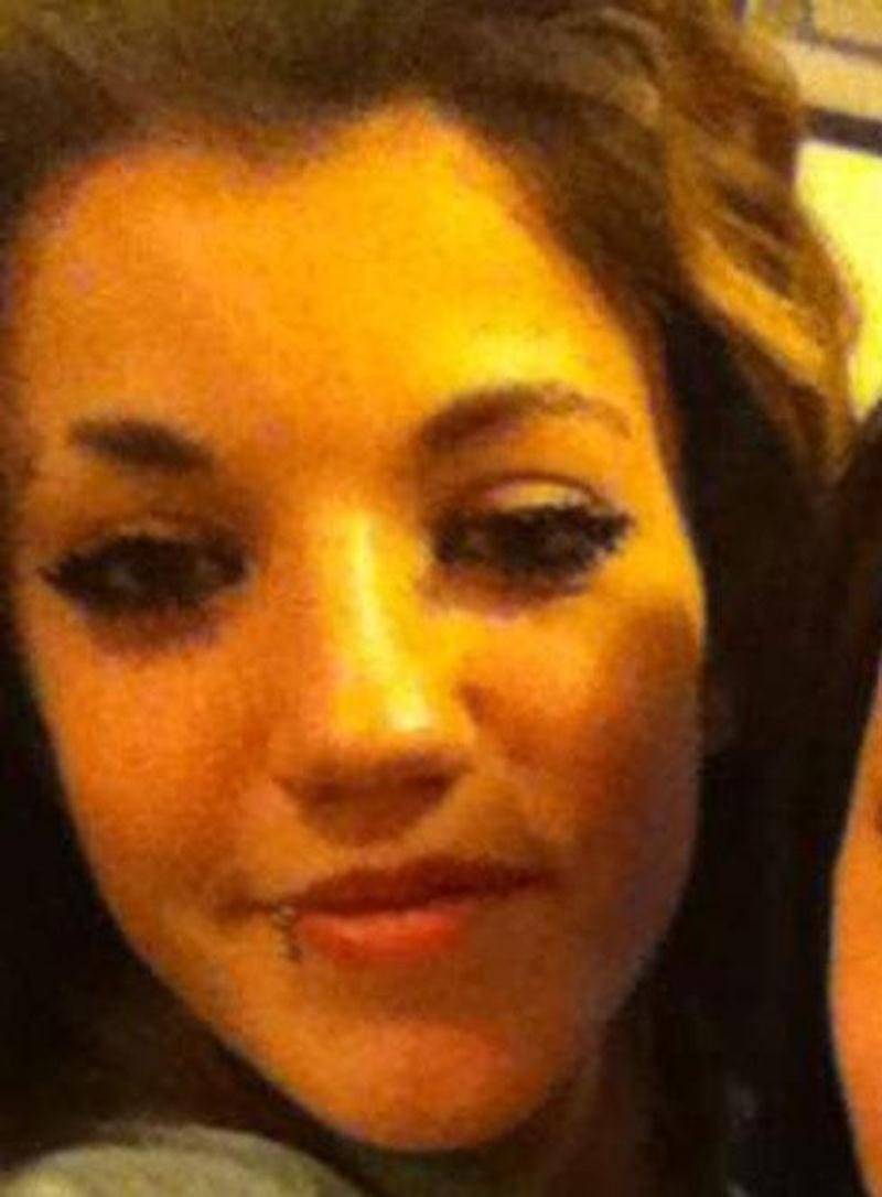 Les policiers de la Sûreté du Québec de la MRC des Maskoutains demandent l’aide de la population pour retracer une adolescente de 15 ans domiciliée à Saint-Hyacinthe. Nelly Hince a été vue pour la dernière fois le 1 er avril à Saint-Hyacinthe, sur le boulevard Laframboise à proximité de la rue Cartier. Selon certaines informations, elle pourrait se trouver dans la région de Longueuil en lien avec certaines de ses fréquentations. On croit que sa sécurité pourrait être compromise. La jeune fille m