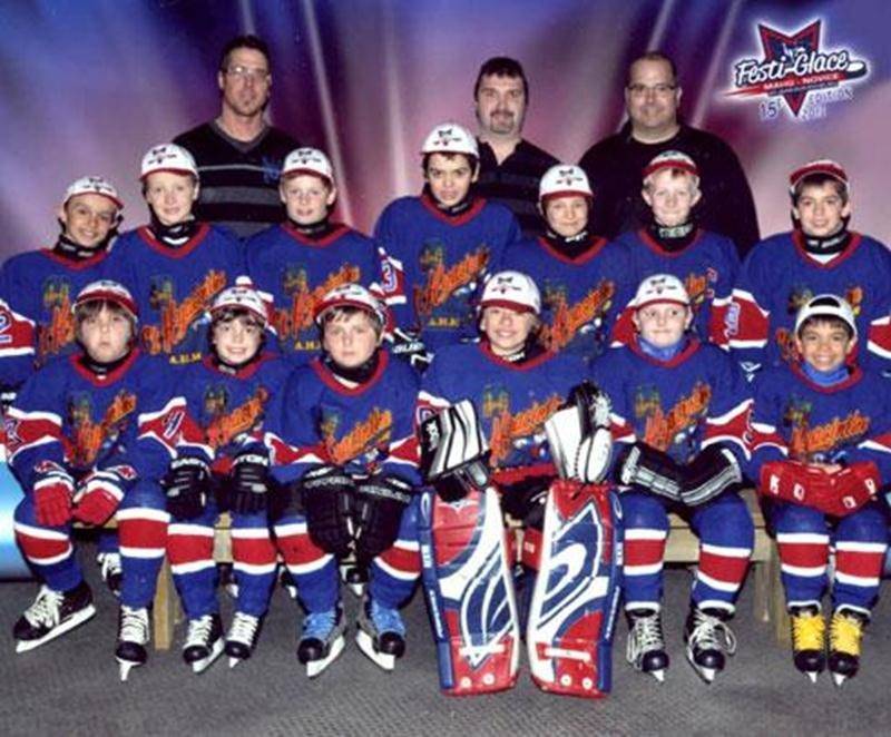 Le Maska de Saint-Hyacinthe novice C a mis un terme à sa saison sur une bonne note en remportant le Festi-Glace de Saint-Jean-sur-Richelieu. L'équipe a terminé au 1 er rang de sa division en plus de remporter les séries éliminatoires. Ils se sont inclinés en finale des régionaux par la marque de 2 à 1. Le Maska est composé de : (du bas au haut, de gauche à droite) Antoine Gauvin, Nathan Éthier, Matys Leblanc, Elliot Lachance, Maxime Desrosiers et Victor Solis-Martineau, Rafael Bardier, Alexis Be