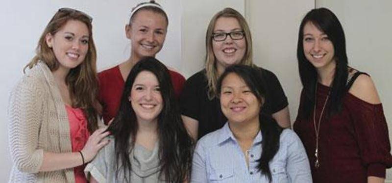 Six des septs étudiantes organisatrices : Émilie Malboeuf, Mylène Laurendeau, Sara Guèvremont, Audrey Marcotte, Camille Blanchard Gaudette et Kim Cimoné. (Absente : Catherine Hivon)