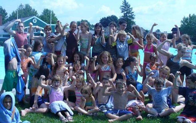 Depuis maintenant huit ans, le club Gymnaska-Voltigeurs offre des camps d’été spécialisés en gymnastique. Du nouveau cette année : l’option cheerleading. Le camp s’adresse aux jeunes de 5 à 12 ans, avec ou sans expérience, ayant le goût de relever des défis adaptés à leurs capacités et aptitudes. C’est avec une équipe d’entraîneurs qualifiés que les jeunes découvriront un sport amusant qui améliore la condition physique. Une séance d’inscription a eu lieu cette semaine; pour vérifier s’il reste