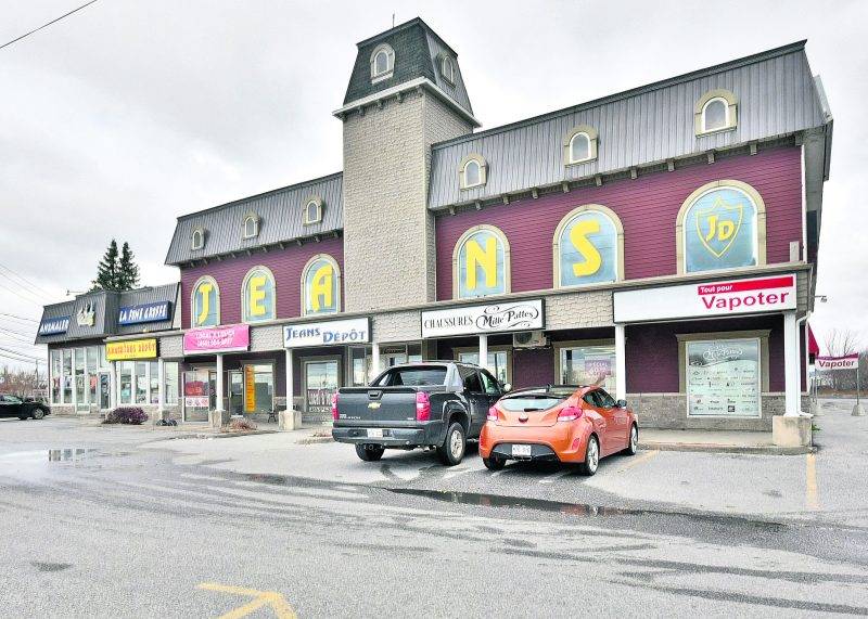 La Ville est accusée d’avoir modifié sa réglementation dans le seul but de bloquer un projet de bar à caractère érotique dans un local du 5700, rue Martineau. Phototèque | Le Courrier ©