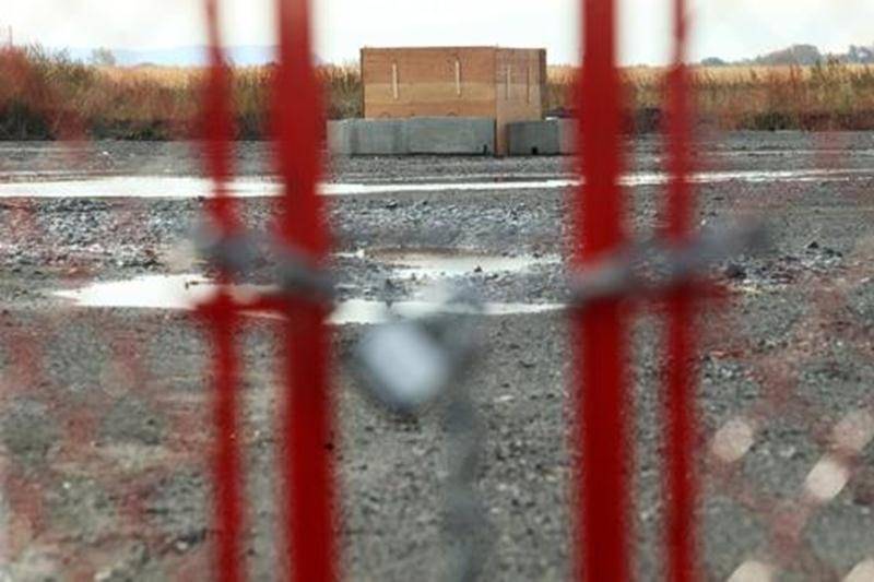 Près de six mois après la détection de fuites de gaz de schiste au puits de La Présentation, le gouvernement du Québec vient de donner le feu vert à l'entreprise albertaine Canbriam pour qu'elle effectue des travaux de colmatage afin que le puits devienne inopérant. Rappelons qu'en janvier, le ministère de l'Environnement avait donné un avis d'infraction à la compagnie en raison de fuites de gaz qui auraient pu avoir des conséquences néfastes sur l'environnement.
