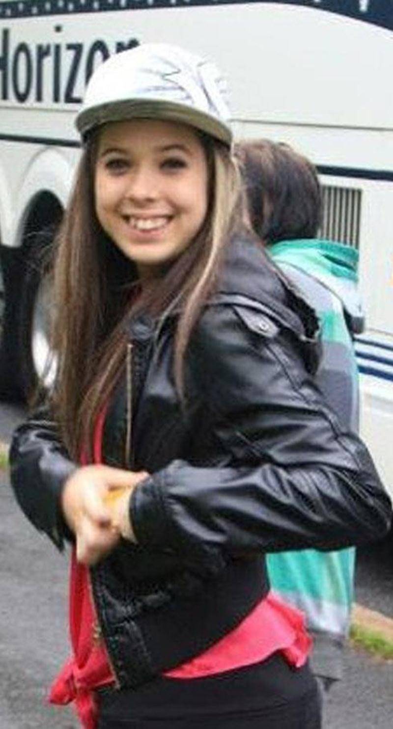 Les enquêteurs de la Sûreté du Québec ont effectué de nombreuses visites et vérifications pour retrouver Alexina Béland, cette adolescente maskoutaine disparue depuis la fin juin, mais en vain. L'aide de la population est de nouveau demandée par les enquêteurs. Selon la SQ, Alexina Béland pourrait se trouver dans les régions de Montréal, de Longueuil ou de Saint-Jean-sur-Richelieu.