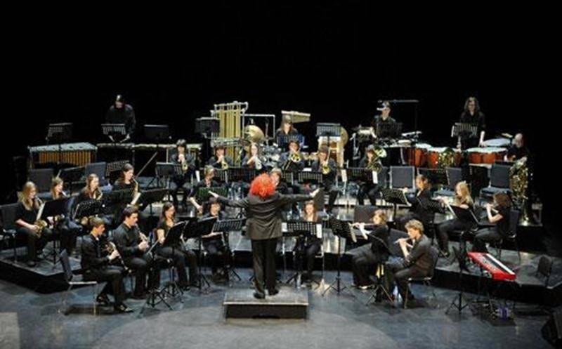 La Société Philharmonique permet aux musiciens de la région de Saint-Hyacinthe et des environs d’évoluer au sein d’un groupe musical. Cette participation à notre harmonie perfectionne la culture musicale des membres, et ce, pour le plus grand bénéfice du public lors de nos concerts. La Société Philharmonique et la Philharmonie des Jeunes ont repris leurs activités. Si vous êtes intéressés à faire partie de l’un ou l’autre de nos groupes, communiquez avec nous à musique@sophil.org ou en composant