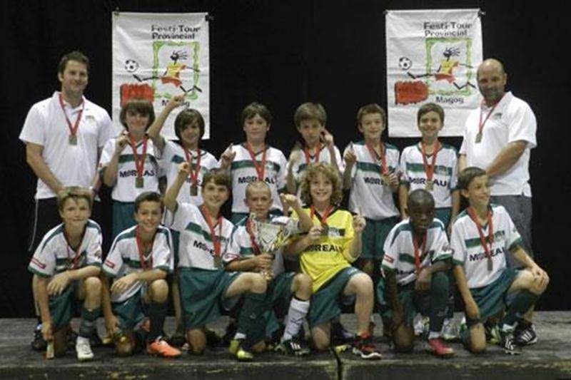 L'équipe du FC Saint-Hyacinthe U11 M AA a remporté les grands honneurs du tournoi de soccer de Magog. Le 11 maskoutain n'a pas connu la défaite en cinq rencontres, réussissant un total de 16 buts et n'en concédant qu'un seul durant toute la compétition. En finale, ils ont pris la mesure de l'Arsenal de l'Assomption au compte de 1-0. Pour les jeunes, il s'agit d'un deuxième triomphe en autant de tournois!