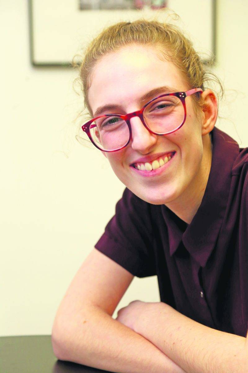 Amélie Gélinas espère encourager d’autres jeunes à poursuivre leurs rêves. « Moi, ça m’a pris cinq ans, mais je m’y suis rendue! » Photo Robert Gosselin | Le Courrier ©