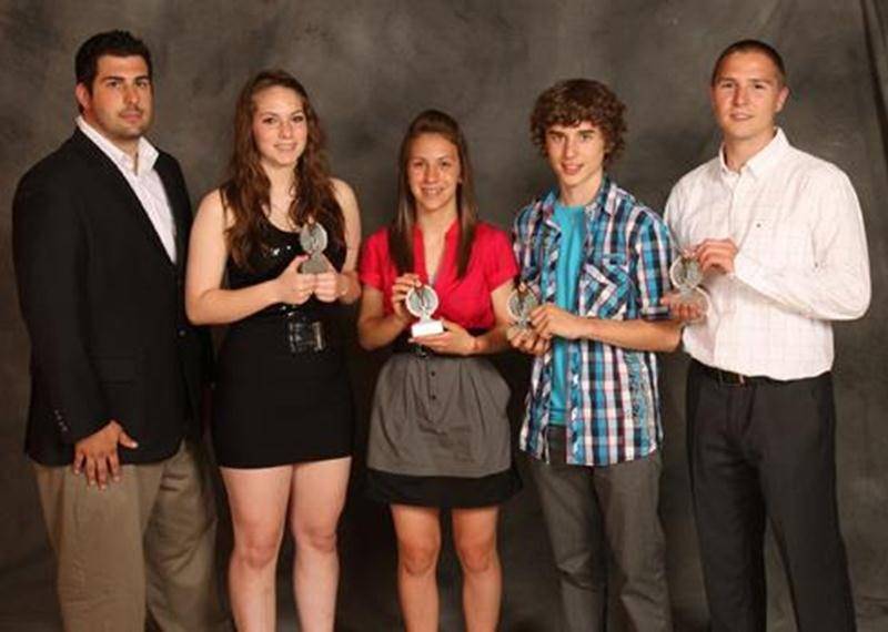 Le Collège Antoine-Girouard a tenu son gala sportif annuel, le jeudi 9 juin. L'excellence de ses athlètes a ainsi été soulignée, alors que plus de 260 élèves des programmes de sport-études ont été récompensés pour leurs performances, leur esprit sportif, leur détermination et leur conciliation du sport et des études. L'année a été particulièrement favorable aux quatres équipes de golf benjamin, dont l'une d'elles a remporté le championnat de section. En hockey, les quatres formations du CAG ont
