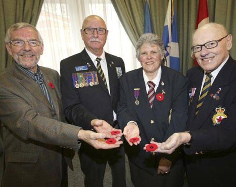Le mois de novembre nous rappelle que des soldats canadiens sont morts au combat. Le coquelicot, symbole du Souvenir, vient nous dire de ne pas oublier ces soldats morts à la guerre ou au cours de différentes opérations militaires. La campagne annuelle de levée de fonds du Coquelicot dont les profits visent à soutenir les anciens combattants et leur famille se tient jusqu'au 11 novembre. Elle consiste en la vente de coquelicots dans différents établissements. De plus, la commémoration officielle