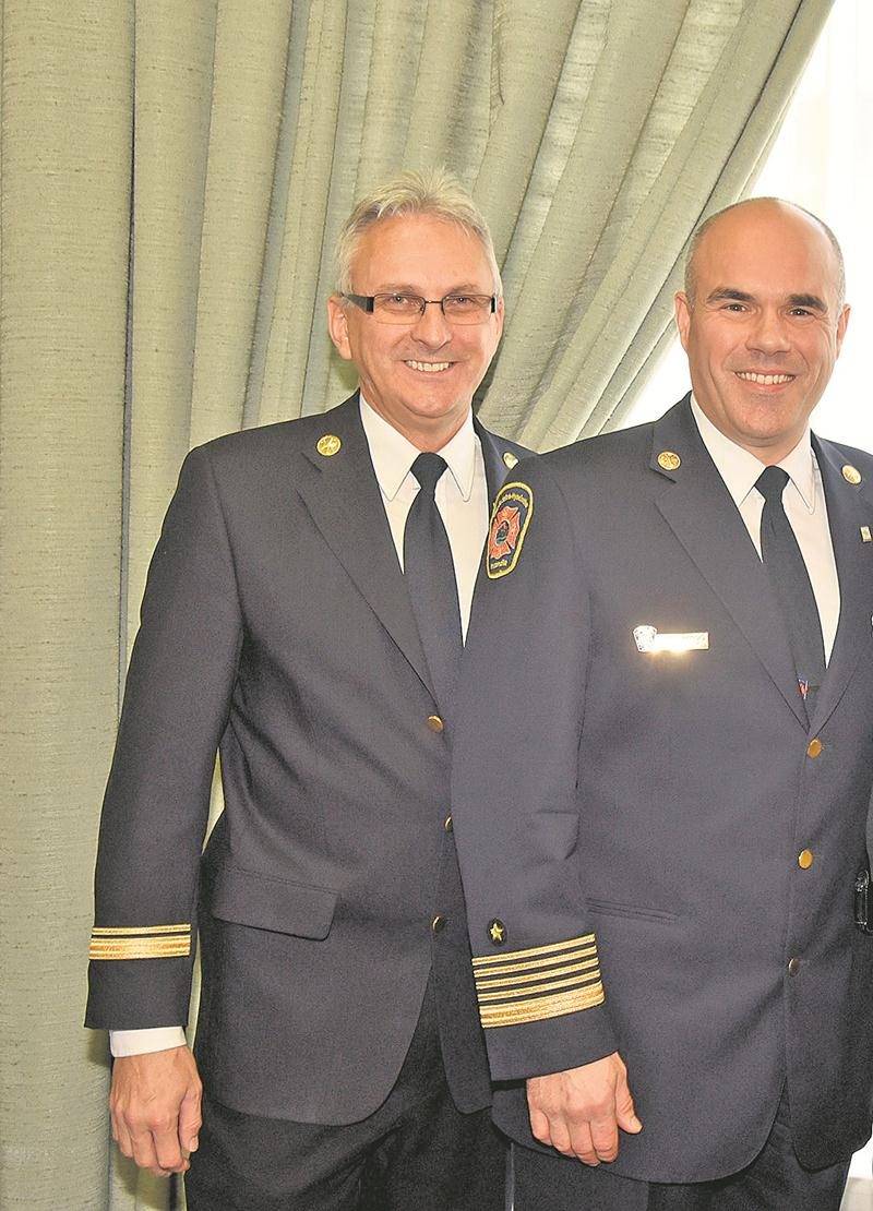 C’est Jocelyn Demers (à gauche) qui a été désigné comme successeur de Jacques Dubois (à droite) à la direction du Service de sécurité incendie de la Ville de Saint-Hyacinthe. Phtotothèque | Le Courrier ©