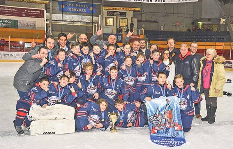 Malgré une mêlée dans laquelle ils ont été impliqués à leur premier match, les Patriotes de Laval ont filé jusqu’en finale de la classe AAA relève où ils ont remporté les grands honneurs. Photo François Larivière | Le Courrier ©