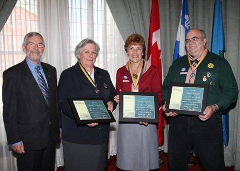 Trois Maskoutains ont été honorés par l'Association des Scouts du Canada présidéee par le gouverneur général, l'honorable David Johnston. Une médaille « Honneur au mérite » a été décernée à Carole Turcotte en reconnaissance de 23 années au service du mouvement scout dans le district de Saint-Hyacinthe. Deux récompenses « Service scout » ont été remises à Nicole Ducharme et André Pelletier pour souligner leur implication longue de 26 et 35 ans, respectivement. Dans l'ordre habituel : le maire Cla