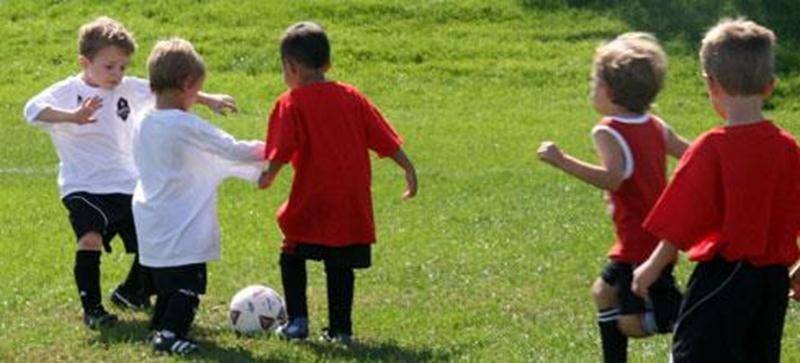 Le Festival de micro-soccer Vertdure aura lieu le samedi 12 juillet dès 9 h au parc des Loisirs Bourg-Joli pour une 27 e édition. Il s’agit d’une première expérience pour les petits joueurs de 5 et 6 ans qui défilent sur les terrains et repartent heureux d’avoir accompli cet exploit. Le tournoi est axé principalement sur le plaisir et la participation en équipe. Pour plus d’information : 450 773-1824 ou <a href=