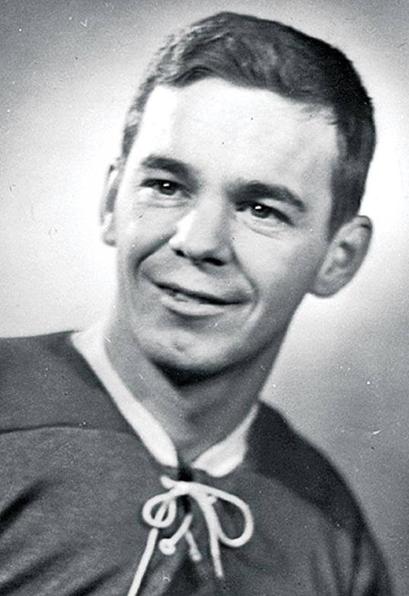 Une erreur s’est glissée dans une récente chronique du Centre d’histoire de Saint-Hyacinthe portant sur l’histoire du hockey à Saint-Hyacinthe au cours des années 1940. Publiée dans l’édition du 10 mars, cette chronique était accompagnée de la photo d’un célèbre frère Rousseau, en l’occurrence Jean alors que la légende identifiait plutôt son frère Roland. Voici donc une photographie des deux frères. Le gros plan est celui de Jean et la photo en action est celle de Roland. Nos excuses.