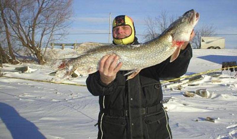 Le samedi 8 février aura lieu sur la rivière Yamaska, au quai de Saint-Damase, la 74 e édition du Super Tournoi de pêche Claude Auger. Vous pourriez y pêcher, comme David Brunette, un brochet de plus de 9 lb et 13 oz. Plus de 10 000 $ en prix, dont sept voyages dans les pourvoiries du Québec sont à l'enjeu. Plusieurs beaux prix de présence seront tirés. La remise des prix se fera à 20 h, à la salle des Chevaliers de Colomb de Saint-Damase. Un souper spaghetti y sera servi à compter de 17 h, au c