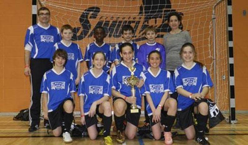 Fortes d'une participation aux finales du Défi futsal régional du RSEQ et du tournoi-bénéfice pour la sclérose en plaques de Saint-Hyacinthe, les équipes compétitive et participative de l'école Roméo-Forbes ont remis ça au Défi futsal invitation à Québec, réunissant des équipes d'un peu partout en province. À chaque tournoi, le titre de la division compétitive est allé à Roméo-Forbes et son équipe de jeunes joueurs. Une concentration soccer permet aux élèves de se perfectionner tout au long de l