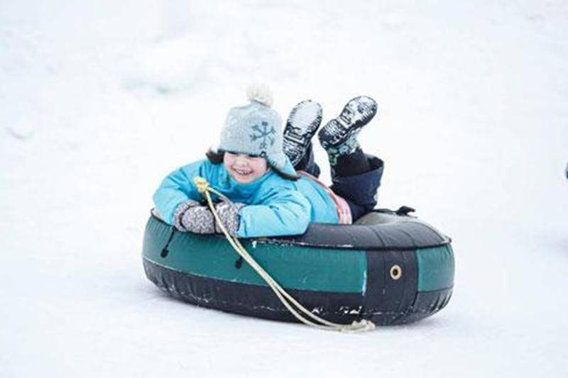 La température agréable était au rendez-vous au parc Les Salines lors des festivités tenues les 31 janvier, 1 er et 2 février. Profitant de l’une des plus belles fins de semaine hivernales, plus de 10 000 citoyens sont venus profiter des joies de l’hiver! La corporation du Parc Les Salines tient à remercier tous ceux et celles qui ont contribué à ce succès. Un merci spécial à nos partenaires majeurs : la Ville de Saint-Hyacinthe et La Caisse Desjardins de Saint-Hyacinthe. Il est toujours temps d