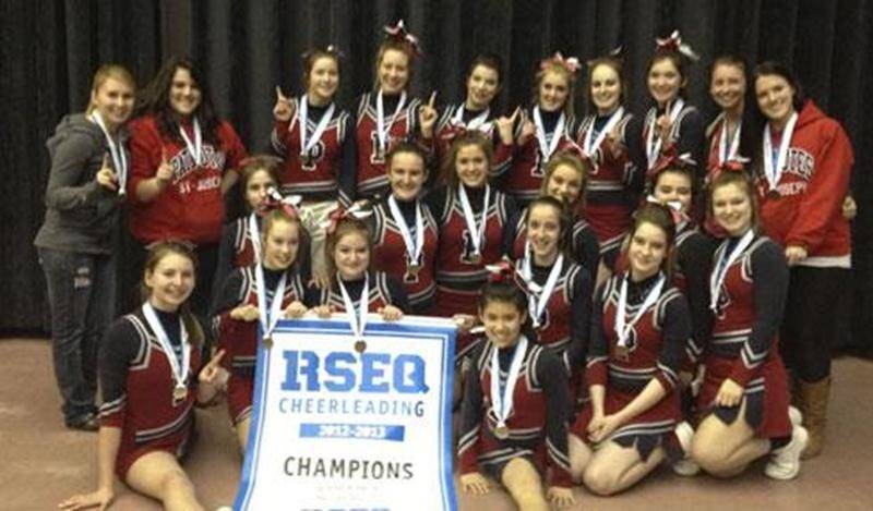 Les cheerleaders des Patriotes de l'École secondaire Saint-Joseph ont remporté la médaille d'or de la catégorie Open niveau 3 lors de la compétition du RSEQ Montérégie tenue samedi à l'Hôtel des Seigneurs. Les Patriotes remportent ainsi une deuxième compétition cette année, alors que les cheerleaders avaient triomphé à Kingston en Ontario au mois de février. Rappelons que les Patriotes organisent leur Cheerfest ce samedi à l'École secondaire Saint-Joseph pour une 5 e édition de l'activité.