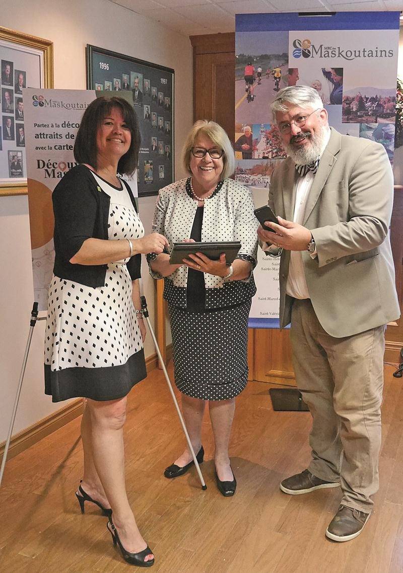 Dans l’ordre habituel, Nancy Lambert, directrice tourisme et congrès à Saint-Hyacinthe Technopole, Francine Morin, préfet de la MRC des Maskoutains et Robert Mayrand, chargé de projet en patrimoine à la MRC. Photo Denyse Bégin | MRC ©