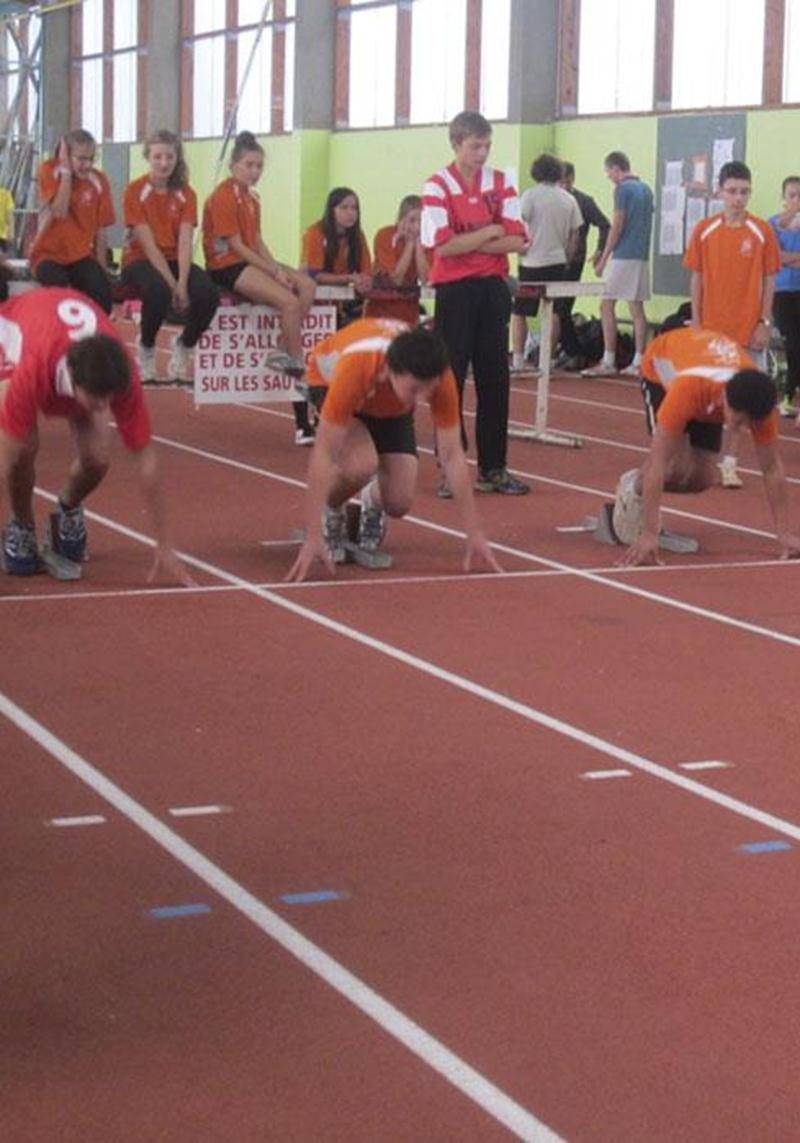 Le Club athlétique de Saint-Hyacinthe offre l’opportunité de s’initier à l’athlétisme jusqu’au 25 mai, peu importe votre âge! Les épreuves proposées : courses, sauts et lancers. Pour cette période de l’année, les entraînements se feront à l’intérieur : le mardi de 18 h à 19 h au gymnase de l’école Sacré-Coeur et le dimanche de 9 h à 10 h au gymnase du Collège Antoine-Girouard. Coût 60 $ (1 fois/semaine) et 100 $ (2 fois/semaine). Affiliation en sus. Information auprès de Nicolas Caron : nicolas.