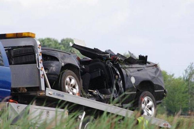 Un accident impliquant un véhicule a fait un mort vers 4 h mardi matin sur l'autoroute 20 à la hauteur de Sainte-Hélène-de-Bagot. Selon la Sûreté du Québec, l'automobiliste aurait perdu la maîtrise de sa camionnette avant de percuter un muret de ciment et un poteau pour terminer sa course en faisant un tonneau. L’homme a été transporté au centre hospitalier où son décès a été constaté. La voie de droite de l’autoroute a été fermée pendant plusieurs heures. Mercredi après-midi, la SQ n'était touj