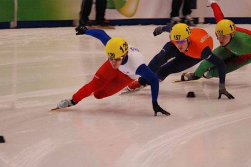 Le Club de patinage de vitesse de Saint-Hyacinthe invite les personnes intéressées à se renseigner sur ce sport en rencontrant les membres lors du Carrefour du loisir aux Galeries St-Hyacinthe, le vendredi 26 août entre 18 h et 21 h et le samedi 27 août entre 10 h et midi. Les cours ont lieu le dimanche de 14 h à 15 h au stade C.-A.-Gauvin. La session débute le 28 août au stade C.-A.-Gauvin à compter de 14 h.