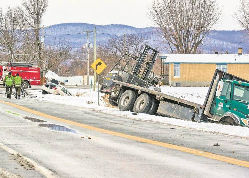 La Césaroise Yvonne Charbonneau a perdu la maîtrise de sa voiture avant de percuter de plein fouet un camion qui arrivait en sens inverse sur la route 231. Photo François Larivière | Le Courrier ©