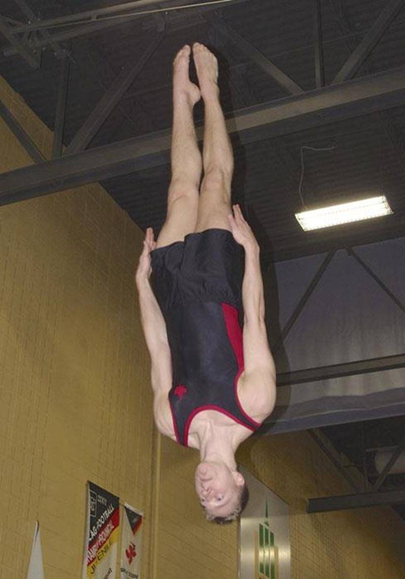La Fondation Sport-études et la Fondation Desjardins ont remis une bourse commune de 500 $ au gymnaste Louis-Philippe Laurendeau, étudiant en sciences de la nature au Cégep de Saint-Hyacinthe, pour ses performances scolaires et sportives. Louis-Philippe a participé entre autres au Championnat panaméricain, au Championnat canadien et à Élite Canada dans son cheminement d'athlète dans les disciplines de tumbling et trampoline.