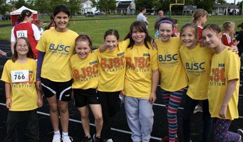 Plus de 50 élèves de l'école primaire Bois-Joli-Sacré-Coeur ont couru lors du championnat régional d'athlétisme, le dimanche 3 juin, à Saint-Jean-sur-Richelieu. Les représentants maskoutains de l'école BJSC ont excellé en remportant sept médailles d'or sur une possibilité de huit lors des épreuves du relais.