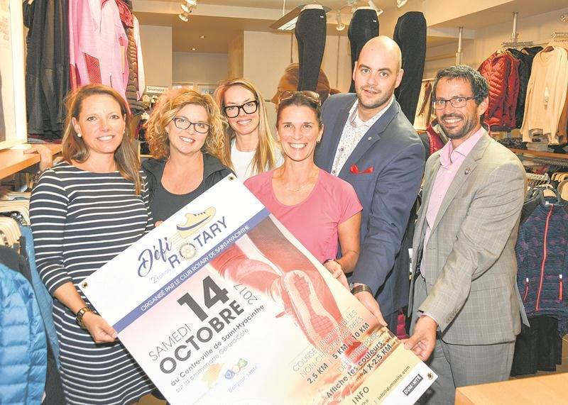 Sur la photo dans l’ordre habituel, Véronique Paris, Sylvie Lachance, Marie-Ève Paris, Denise St-Pierre, Laurence Beaupré et Pierre Dumaine. Photo François Larivière | Le Courrier ©